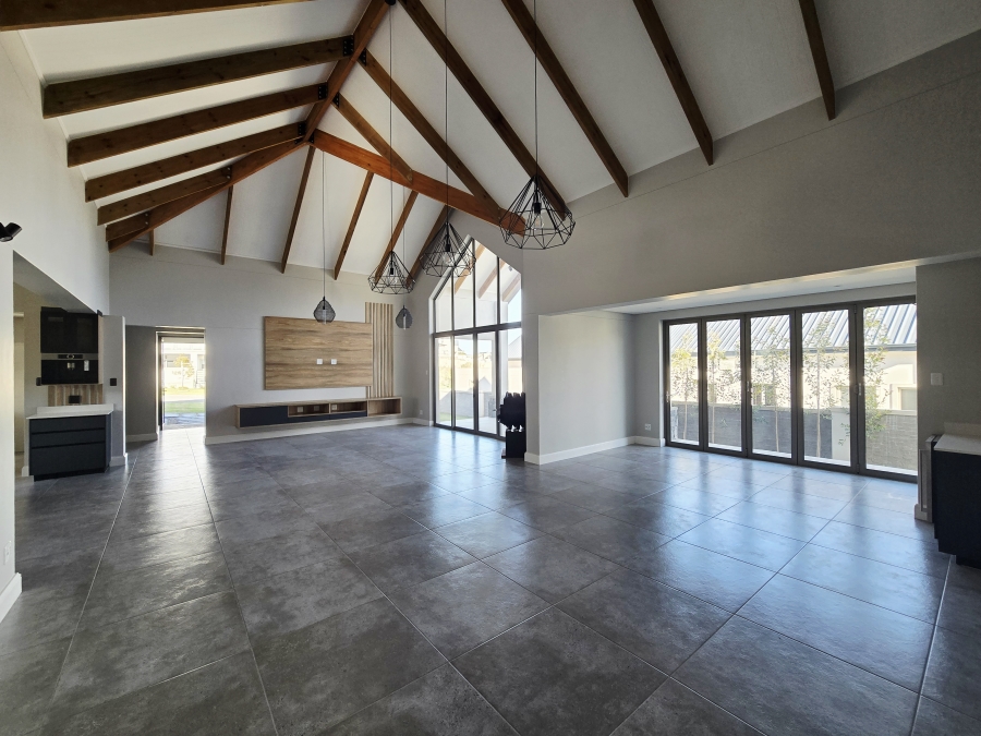 4 Bedroom Property for Sale in Kingswood Golf Estate Western Cape
